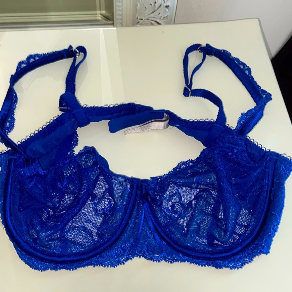 VICTORIA’S SECRET LACE UNLINED DEMI 34C ROYAL BLUE